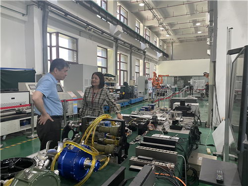 嚴慶調研寧波材料所科技成果轉移轉化工作